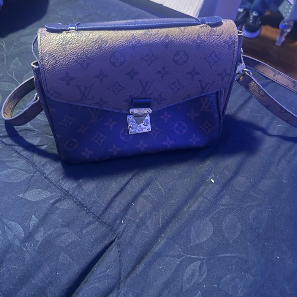 Louis Vuitton Pochette Metis bag used but in great condition.